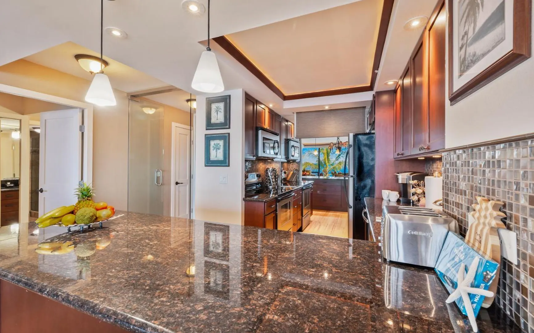 Exquisite One-Bedroom, One-Bathroom Beachfront Residence! Kaanapali Apartment