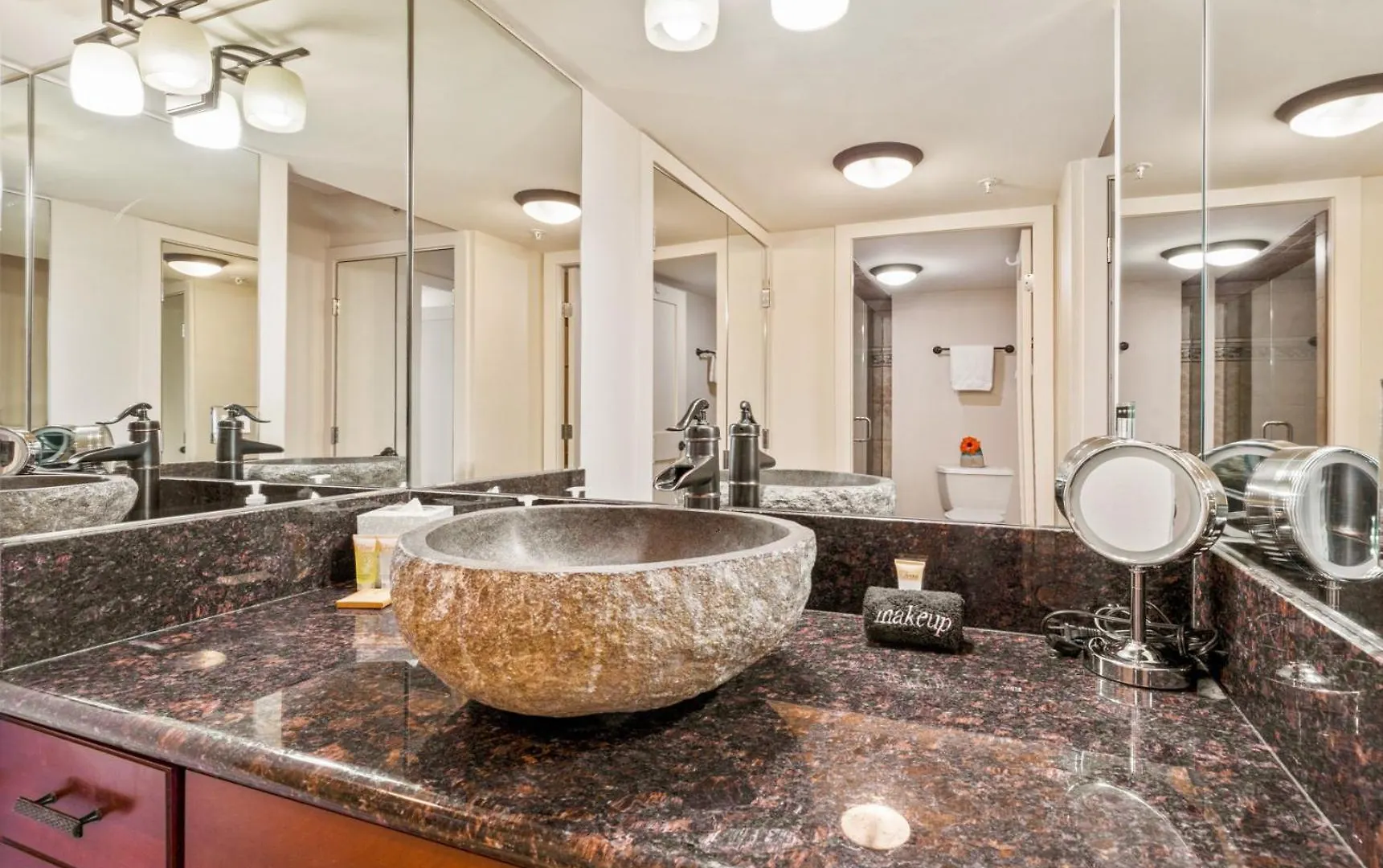 Exquisite One-Bedroom, One-Bathroom Beachfront Residence! Kaanapali United States