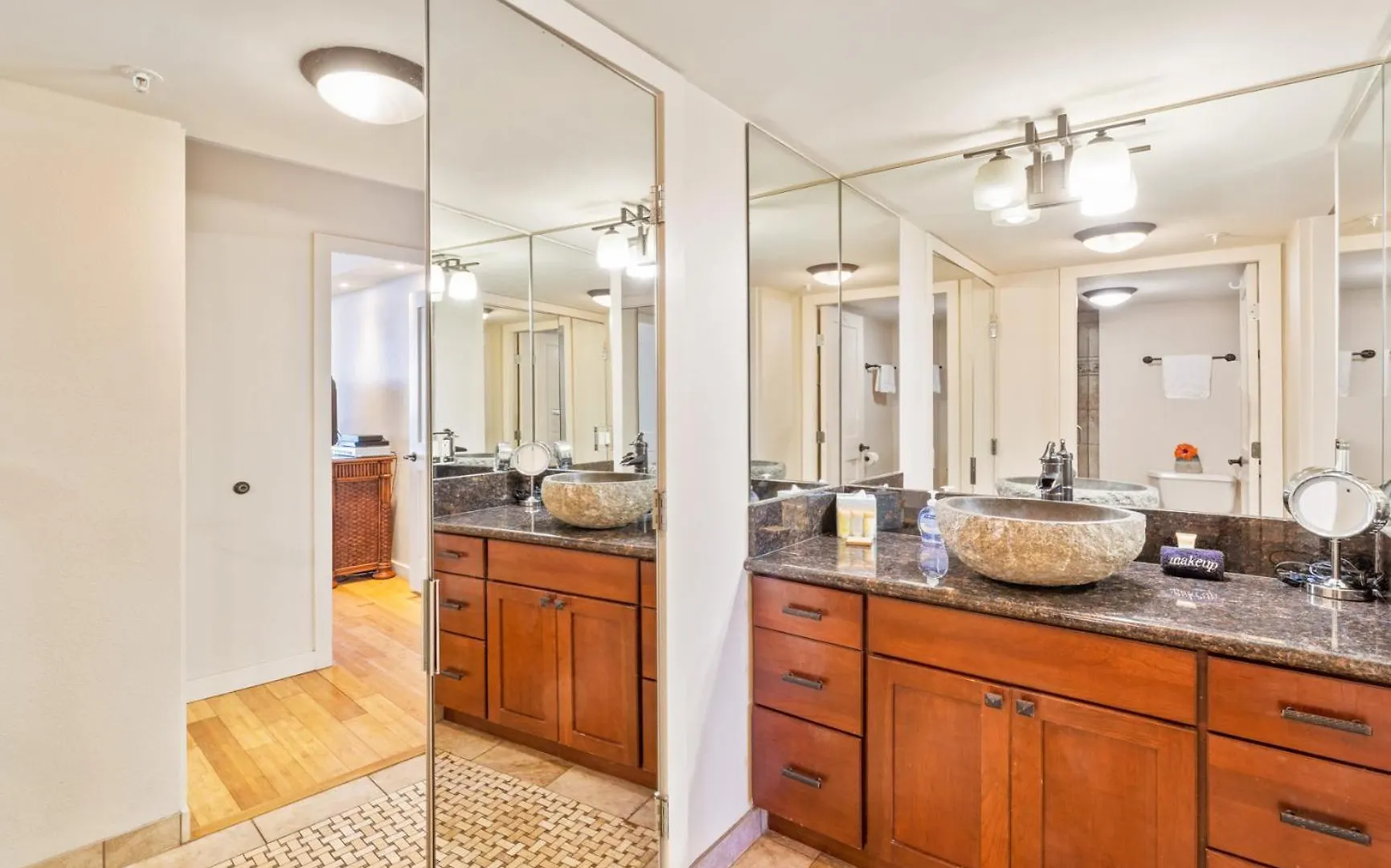 Exquisite One-Bedroom, One-Bathroom Beachfront Residence! Kaanapali